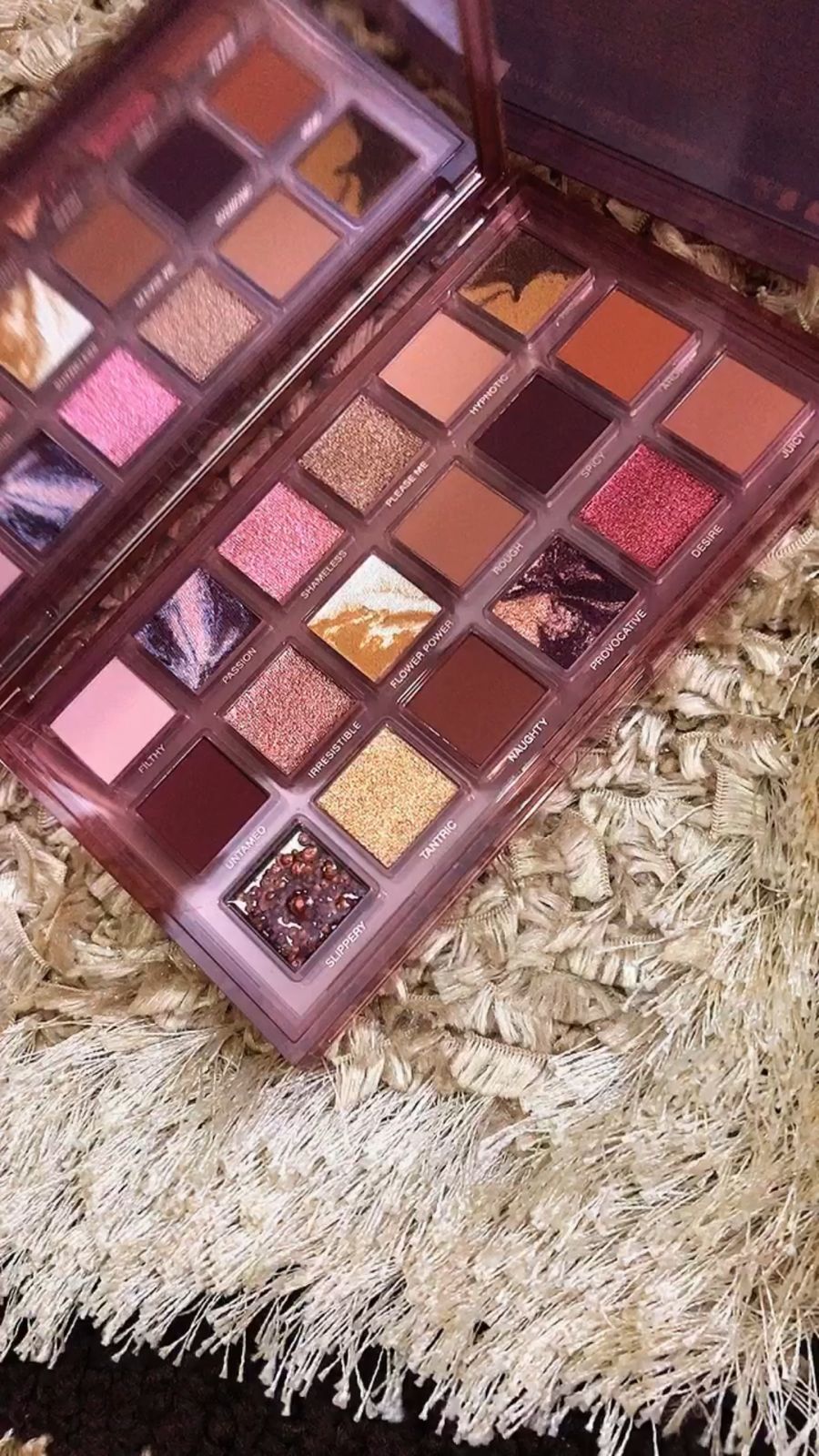 Huda Beauty Naughty Nude Eyeshadow Palette